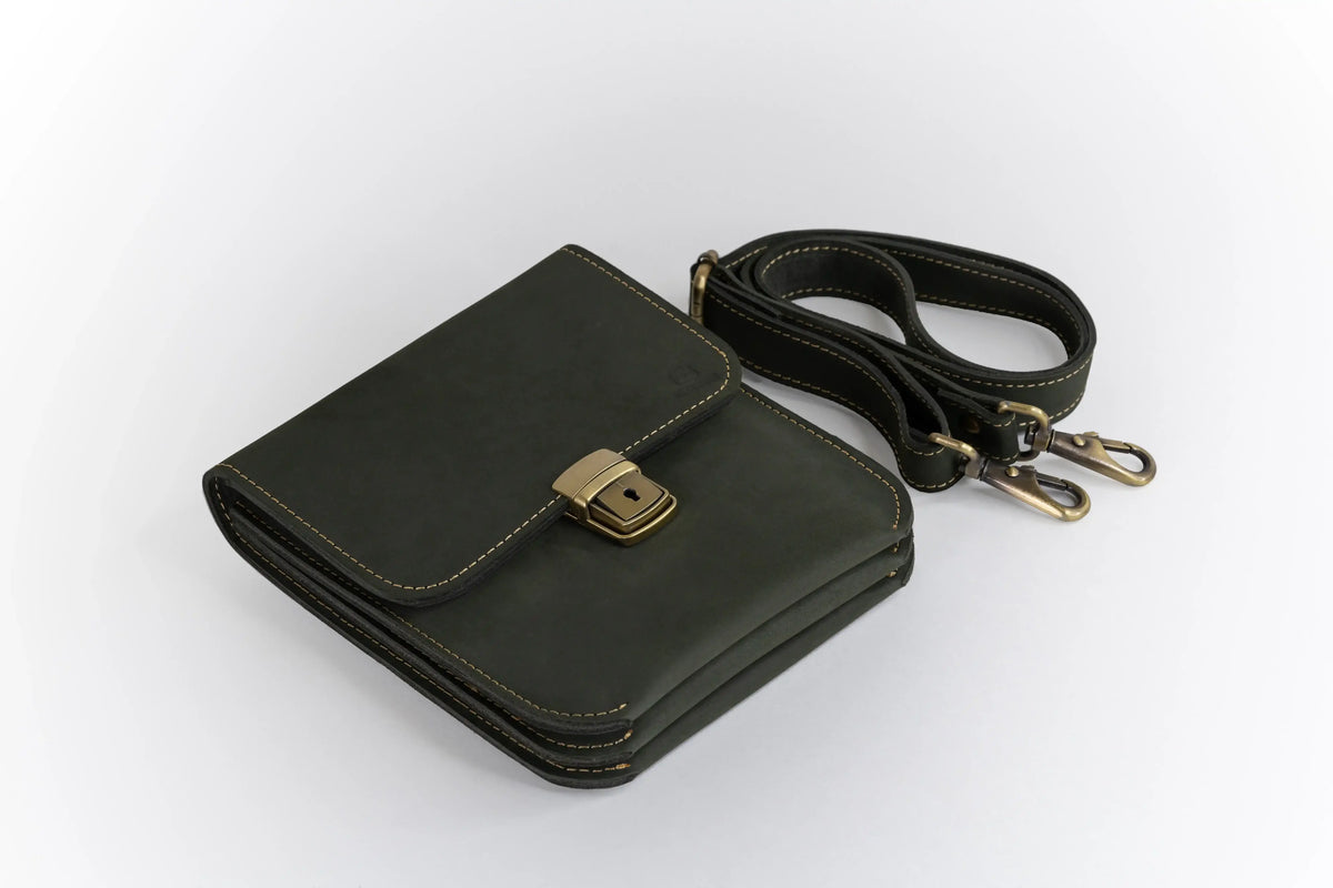 Kattled Messenger Bag - Russet Brown