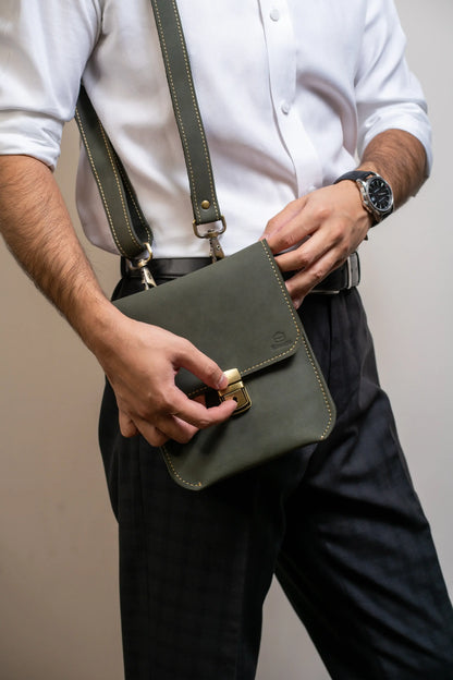Kattled Messenger Bag - Russet Brown